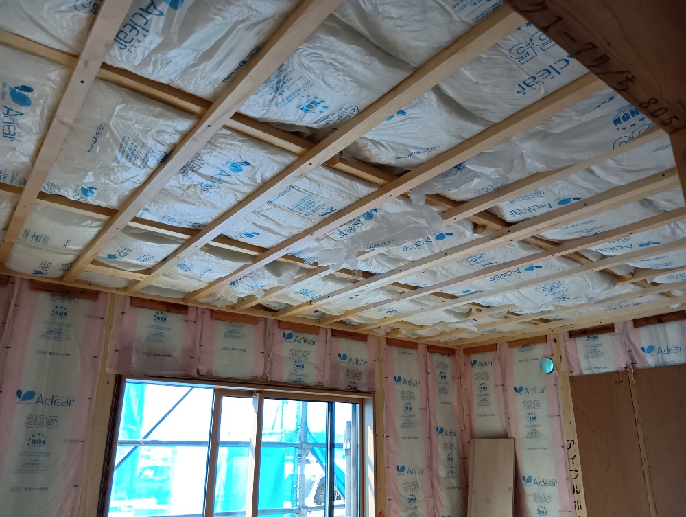 断熱材が施工されました。