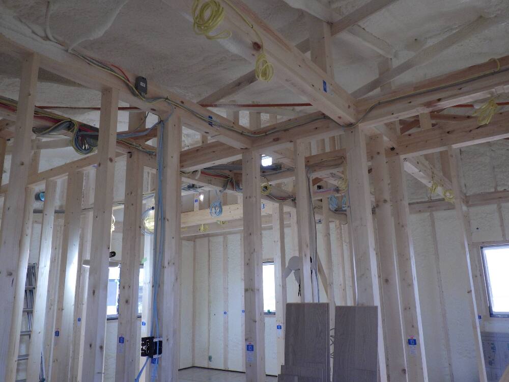 断熱材が吹付けられました。