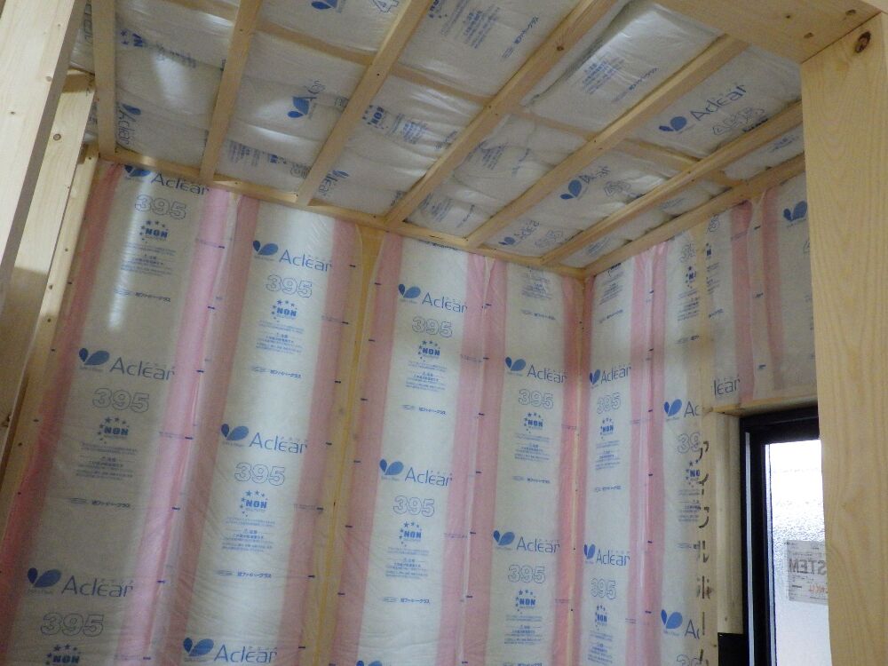 断熱材が施工されました。